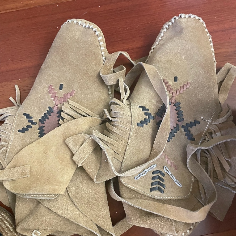 Free people  Tan Suede Moccasins with Fringe and Embroidery